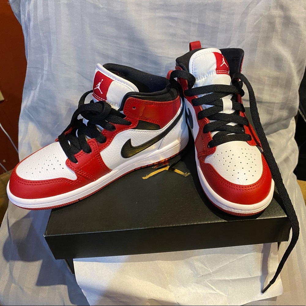 Nike Air Jordan 1 Mid Kids Shoes